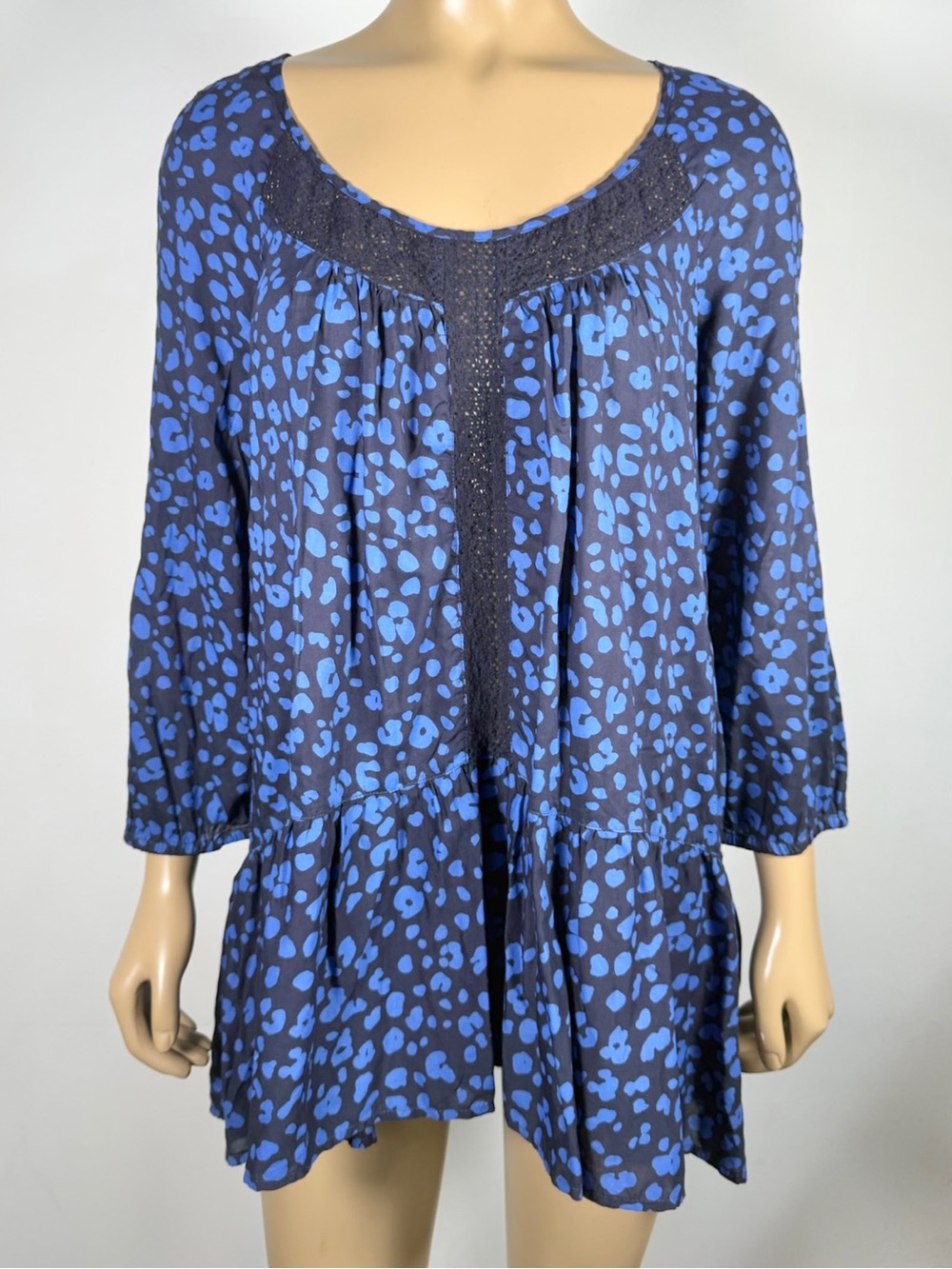 HD in Paris Anthropologie Womens Size Medium Animal Pattern Rayon Crochet Detail
